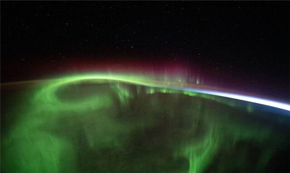 درخشش حیرت‌انگیز شفق قطبی از منظر ایستگاه فضایی بین‌المللی