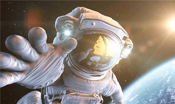 آزمایش جالب فضانورد ناسا با دستمال خیس در شرایط بی وزنی
