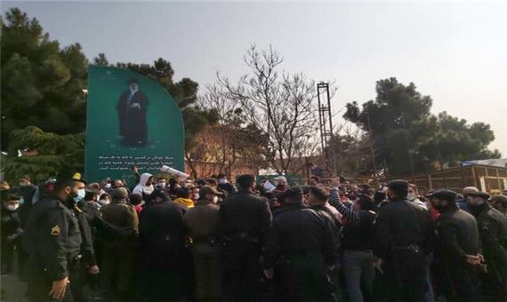 تجمع پرسپولیسی‌ها مقابل وزارت ورزش