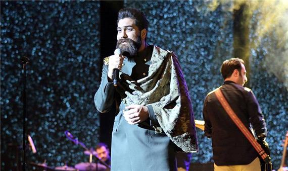 اجرای زنده آهنگ «شهر حسود» در کنسرت علی زند وکیلی