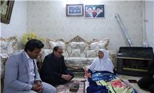 دیدار مدیرکل بنیاد استان مرکزی با مادر شهیدان «ناصر، حسین و علی‌محمد فرهمند»