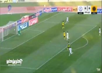 گل اول گل گهر به سپاهان در دقیقه 34