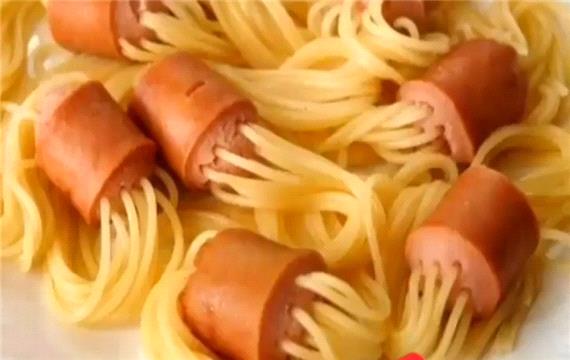 طرز تهیه اسپاگتی سوسیس . آشپزی آسان
