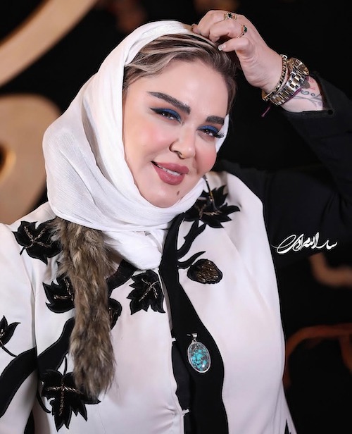 عکسی از بهاره رهنما در مهمانی مادر مشهورش