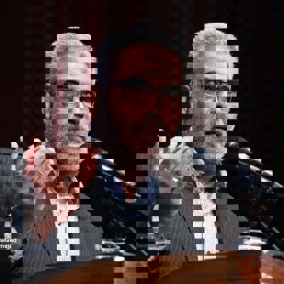 صمصامی: با آزادسازی قیمت‌ها، چند سال بعد با یک میلیون تومان یک پفک هم نمی‌شود خرید!