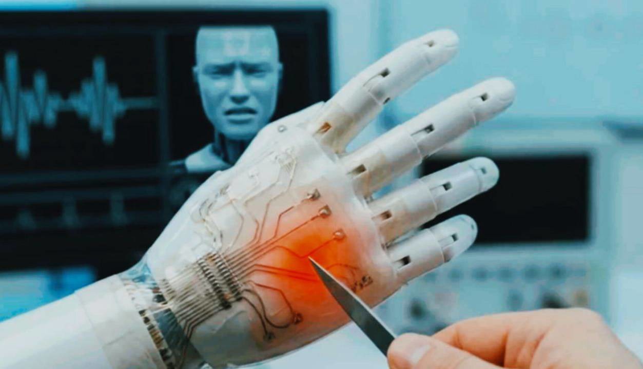 ربات‌هایی که می‌توانند با پوست الکترونیکی، درد را احساس کنند