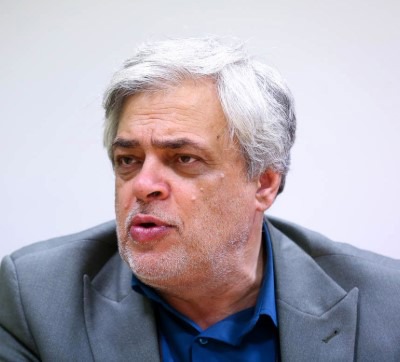 محمد مهاجری: احتمال انتشار روایت‌های دروغ دلیلی بر بستن مجرای اطلاع‌رسانی درست نیست