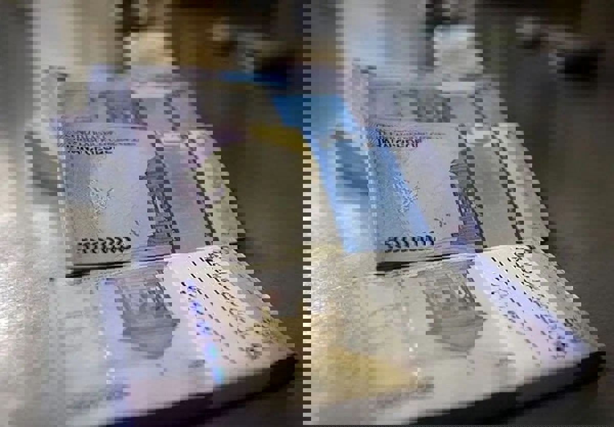 گزارش دنیای اقتصاد؛ اسکناس کمیاب شد