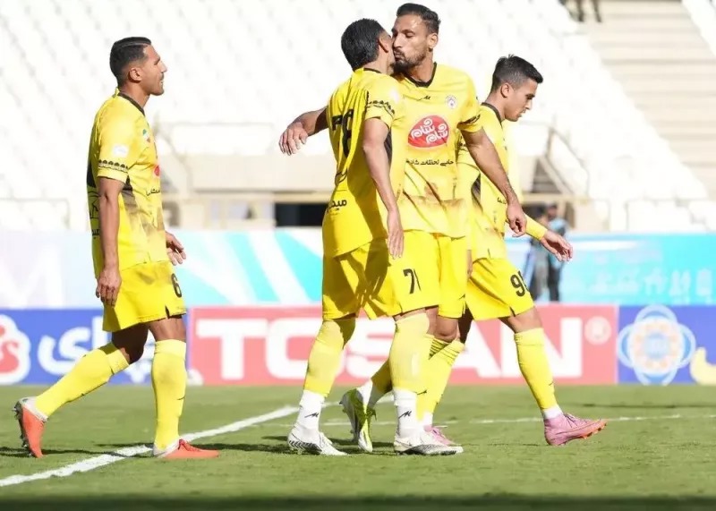 فجر ۲ - تراکتور ۱؛ پیروز لیگ را به هم ریخت