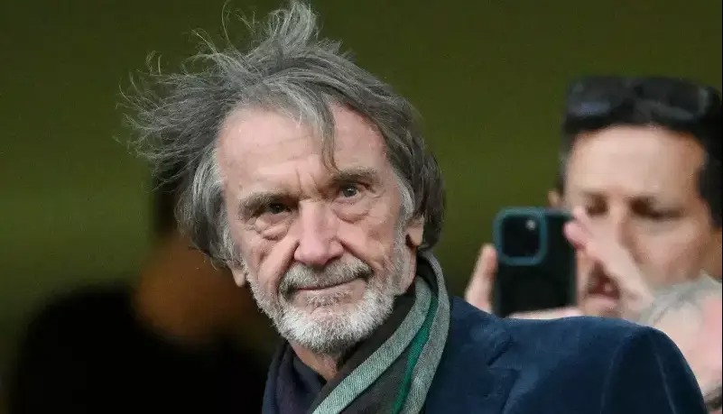 مالک منچستریونایتد مجبور به عذرخواهی شد