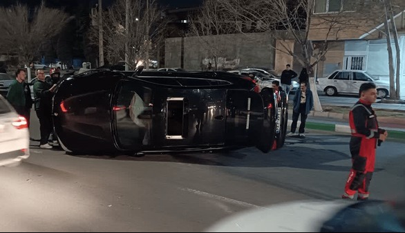 واژگونی BMW  بر اثر برخورد با یک پژو!