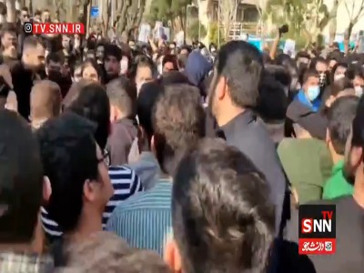 نمای نزدیک و واضح از پرتاب سنگ در دانشگاه شریف توسط دانشجونماها