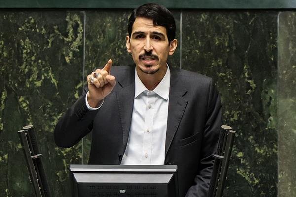 شریعتی: طبق قانون سهمیه بنزین باید به کارت بانکی منتقل شود