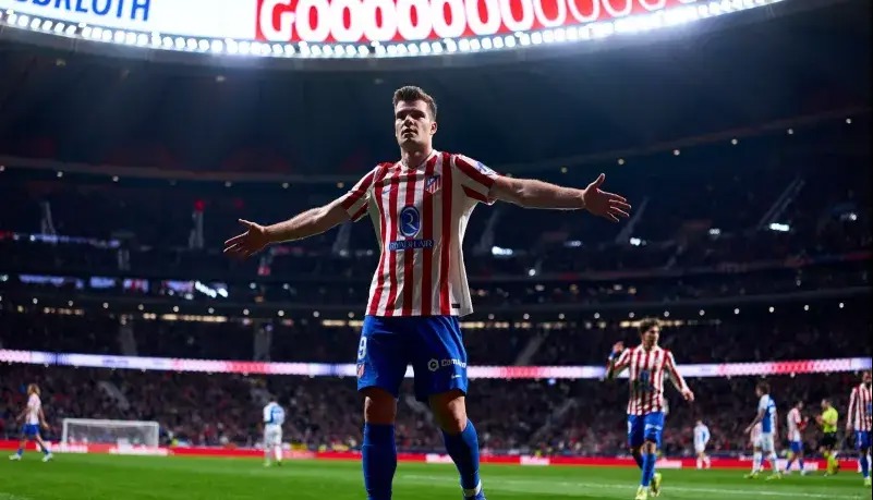 سورلوث: هم‌تیمی‌ها پاس دادند، من کاری نکردم!