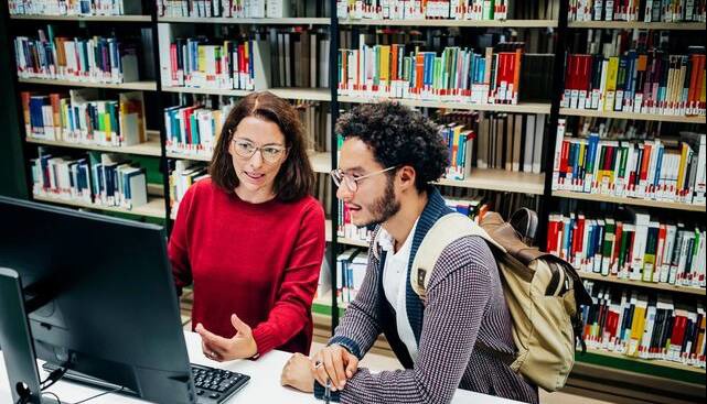 چرا همه دانشمندان باید یک کتابدار داشته باشند؟