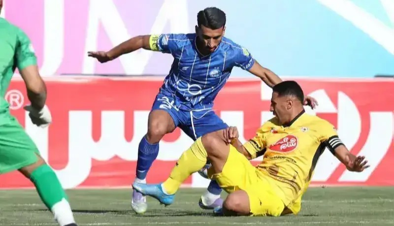 گزارش زنده: استقلال ۰ - فجرسپاسی ۰