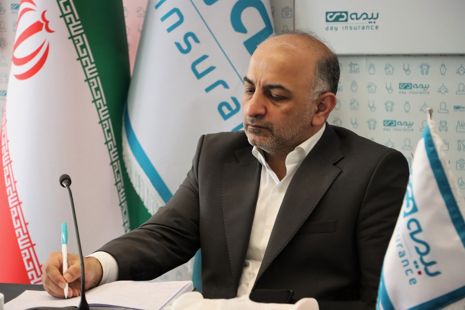 پیام مدیرعامل شرکت بیمه دی به مناسبت ۲۷ اردیبهشت ماه روز ارتباطات و روابط عمومی