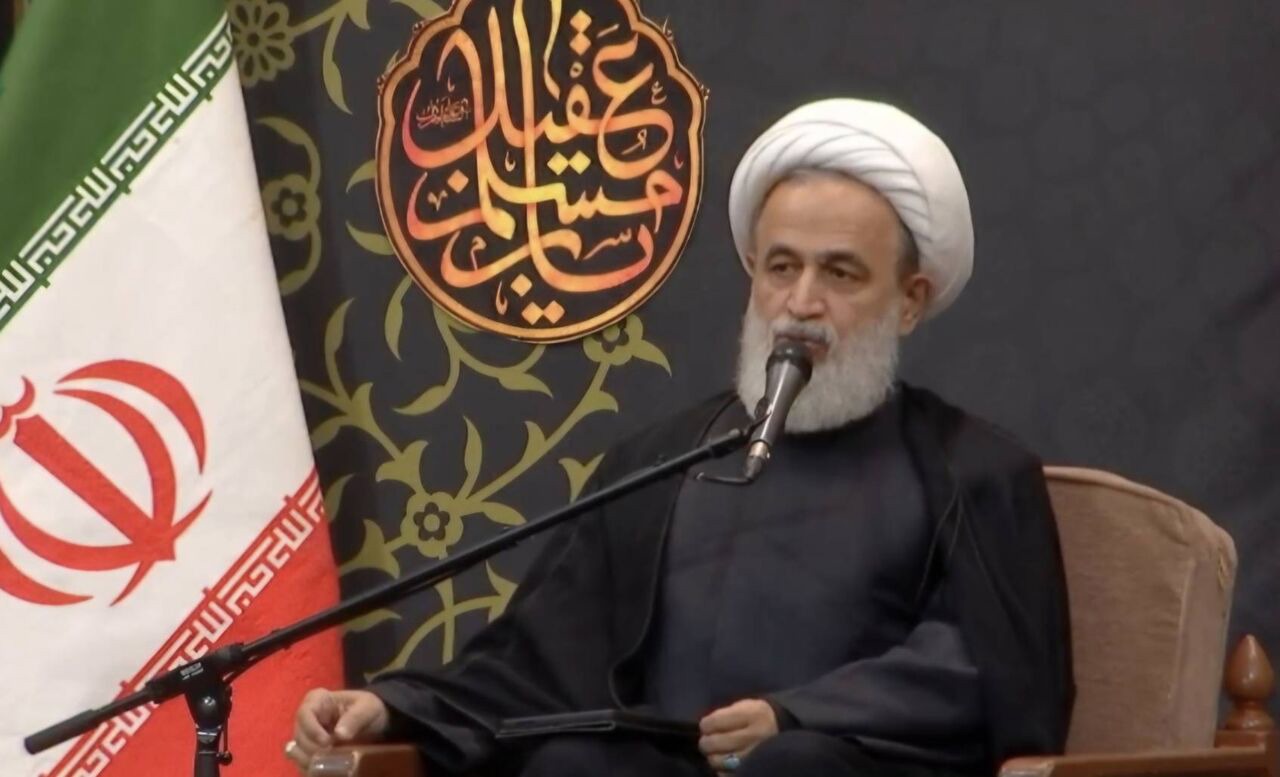 علیرضا پناهیان: دعا سلاحی بران‌تر از تجهیزات نظامی است
