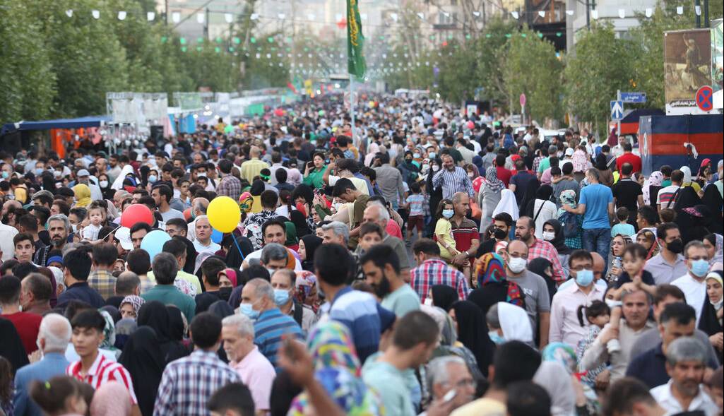 بزرگ‌ترین مهمانی ایران در خیابان انقلاب تهران