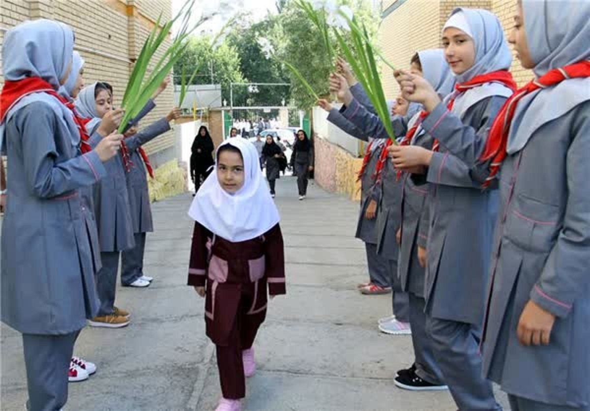 «لباس فرم مدارس» سه‌ساله می‌شود