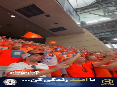 خوشحالی لاله‌های نارنجی بعد از برد درخشان تیم‌شان برابر سوئد در ورزشگاه ان‌آر‌ج هیوستون