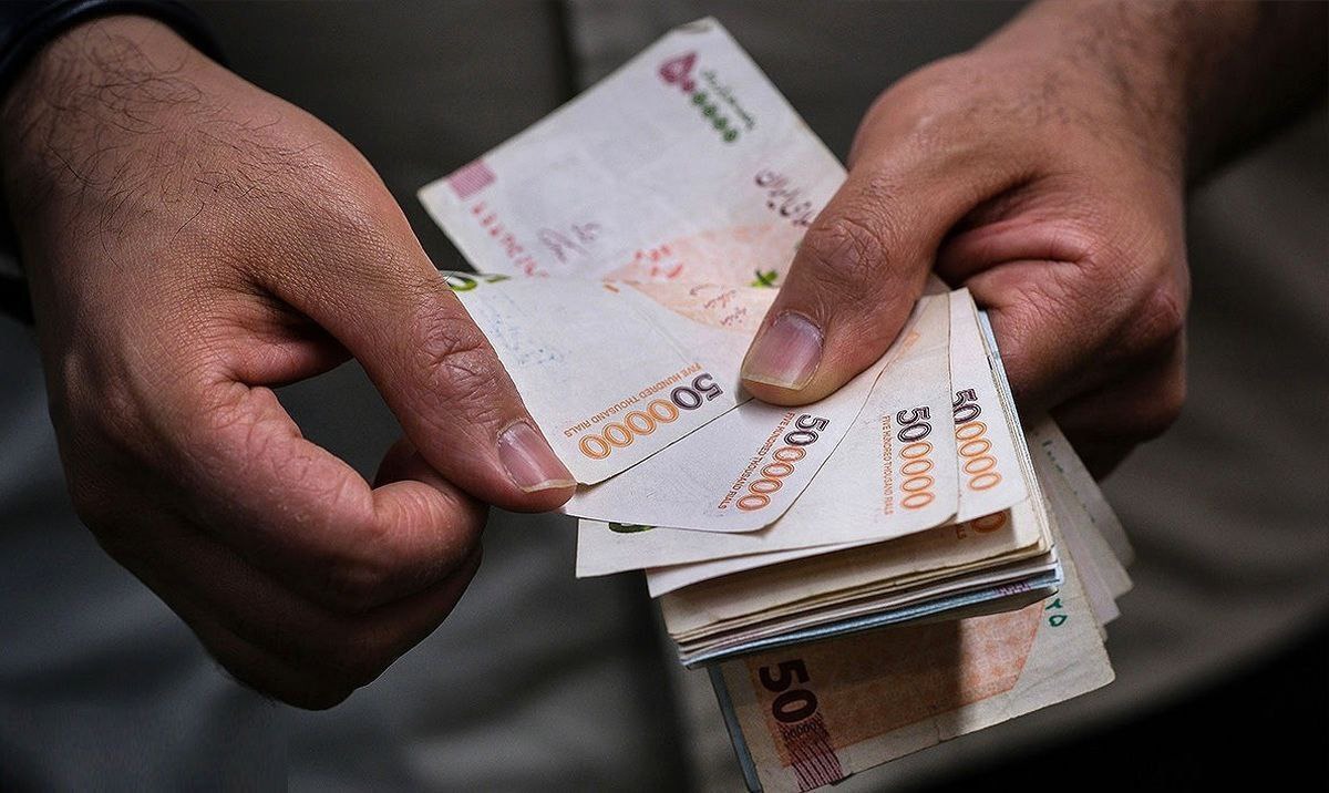 حقوق خرداد ماه کارمندان و بازنشستگان دولت پرداخت شد