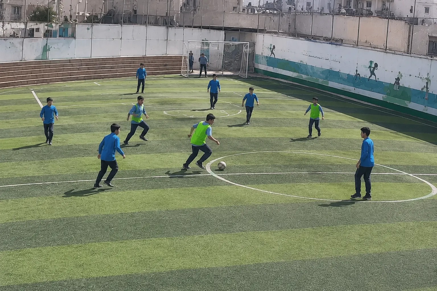 تصاویری از آخرین مسابقه فوتبال دانش‌آموزان مدرسه میناب ساعتی قبل از هجوم آمریکا