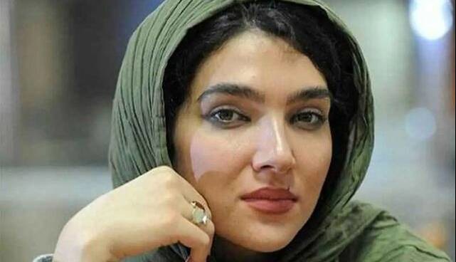سارا رسول‌زاده روی صحنه می‌رود