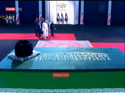 ادای احترام هیئت پارلمانی بنگلادش به پیکر مطهر قائد شهید امت