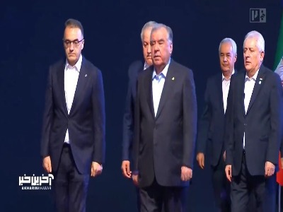 ادای احترام رئیس‌جمهور تاجیکستان به پیکر مطهر امام شهید