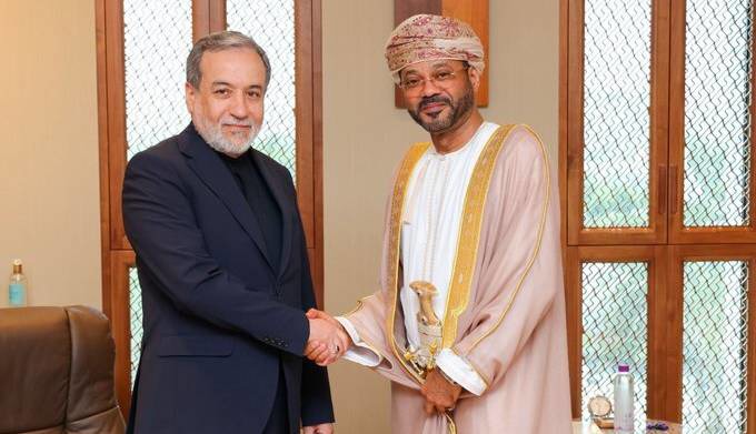 عمان: مذاکرات تهران و مسقط درباره تنگه هرمز ادامه می‌یابد