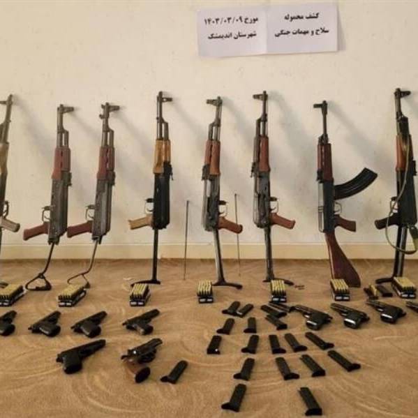 کشف ۱۰ قبضه سلاح جنگی در مرزهای سیستان‌وبلوچستان