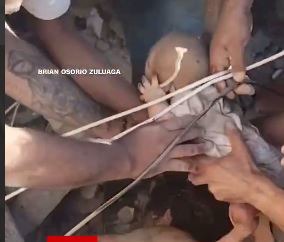 ویدیویی تکان‌دهنده از لحظه نجات معجزه‌آسای یک نوزاد از زیر آوار در کلمبیا