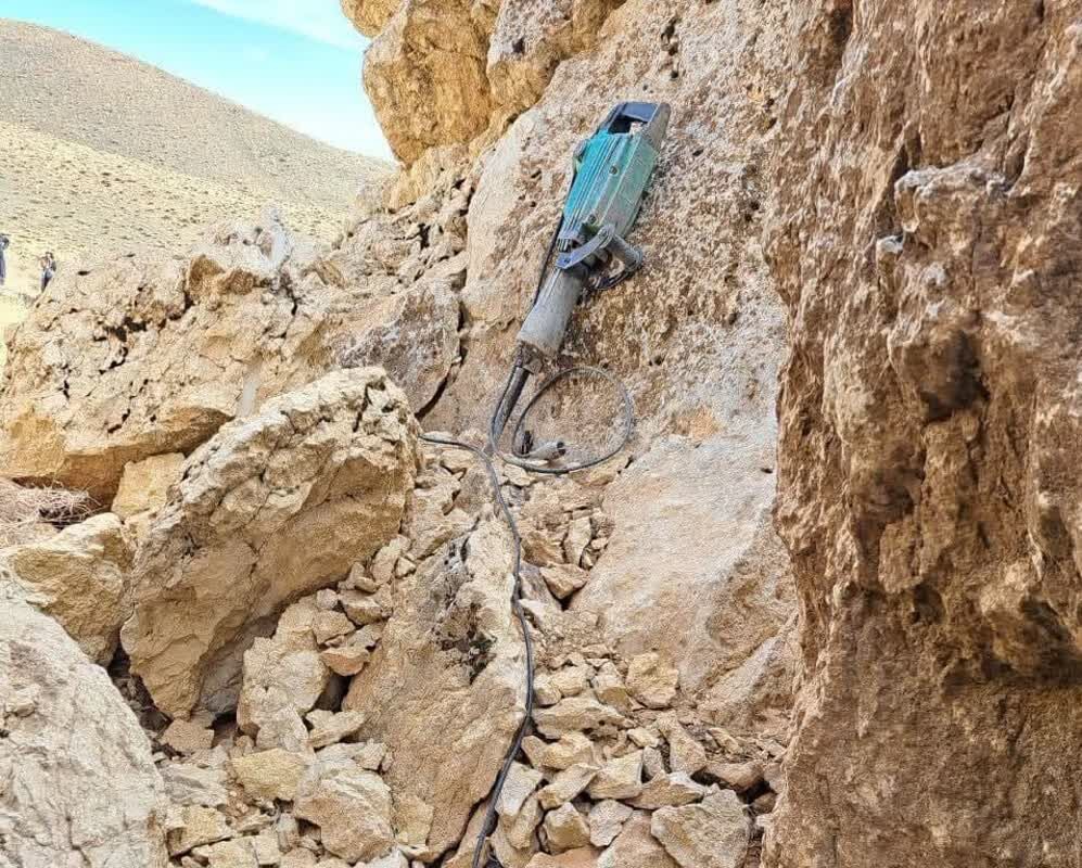 دستگیری ۱۵ حفار غیرمجاز و کشف ۲ تُن سنگ طلادار در کلیبر آذربایجان‌شرقی