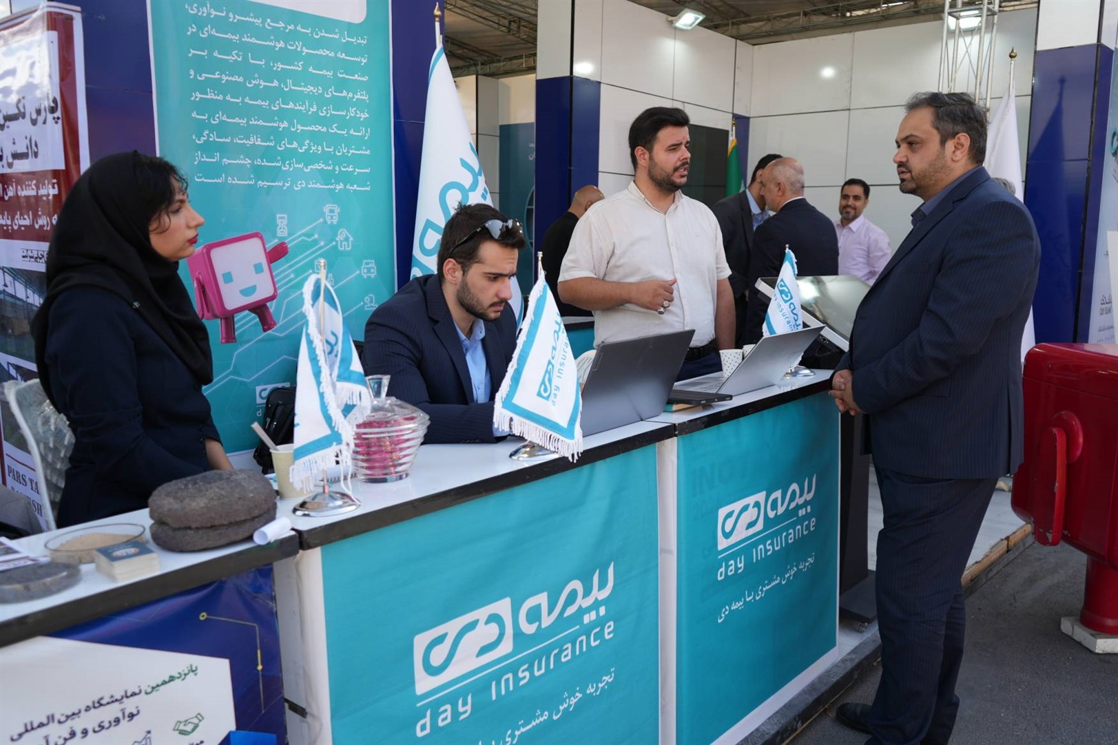 گزارش تصویری دومین روز حضور مرکز هوشمند بیمه دی در نمایشگاه اینوتکس ۲۰۲۶