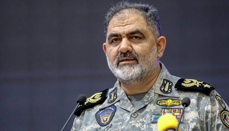 دریادار ایرانی: دشمن را می‌توانیم در هر نقطه‌ای زمین‌گیر کنیم