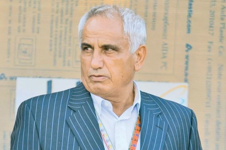 شرفی: باید خداداد عزیزی را ادب کنند؛ مربیان تیم ملی به غیر از رحمان رضایی اضافه وزن دارند