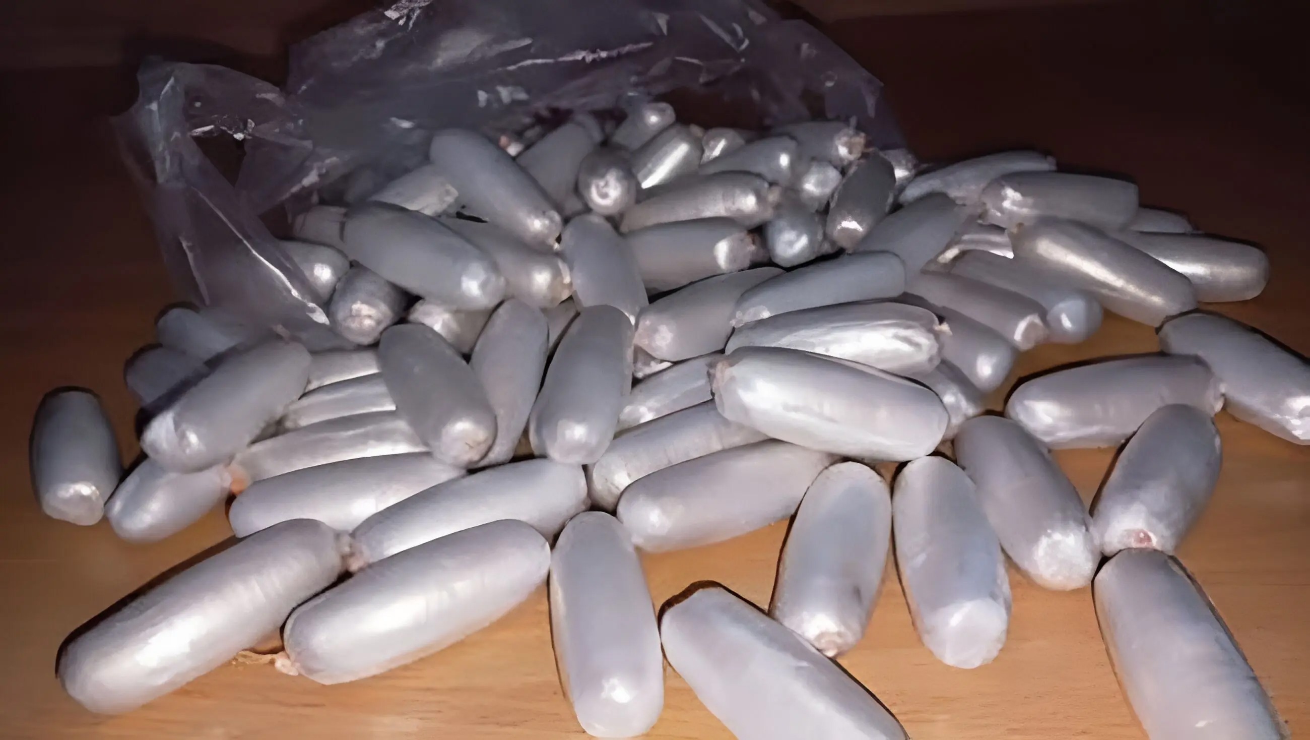 کشف ۳۰ بسته مواد مخدر صنعتی از معده ۲ متهم