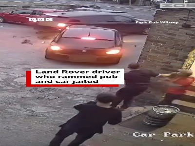 حمله مرد ۴۲ ساله‌ به چند شهروند انگلیسی با خودرو