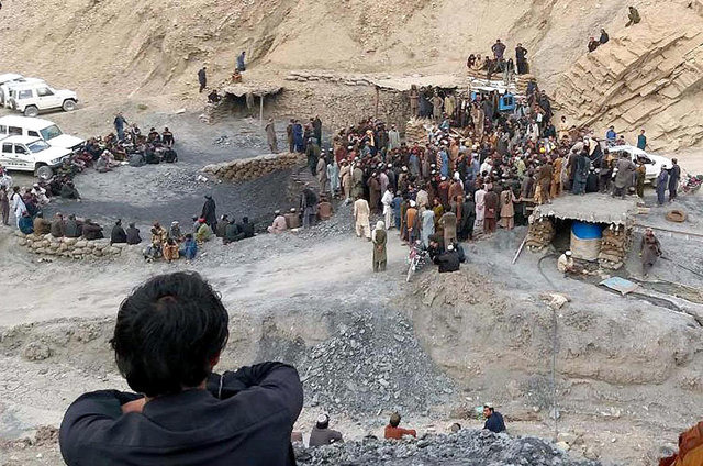 ۱۰ معدنچی در تونلی در شمال گرفتار شدند
