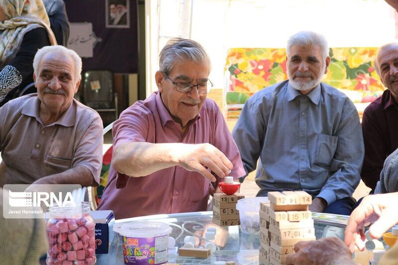 ۲۰ هزار سالمند در خانه؛ کمبود مراکز نگهداری زنگ خطر را به صدا درآورد