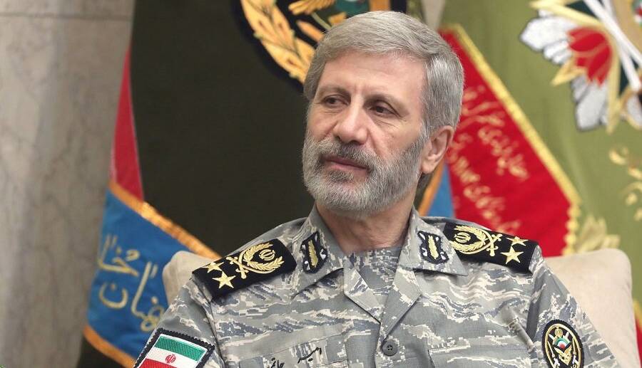 فرمانده کل ارتش: ما با اعتقاد به وعده های الهی، مسیر دفاع از کشور را ادامه می دهیم
