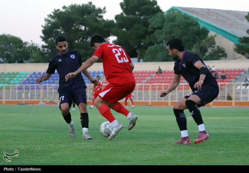 ادامه باخت‌های سریالی هوادار در روز برد بعثت و مس رفسنجان