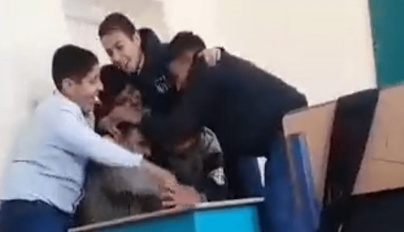 ماجرای فیلم کتک خوردن یک معلم چه بود؟