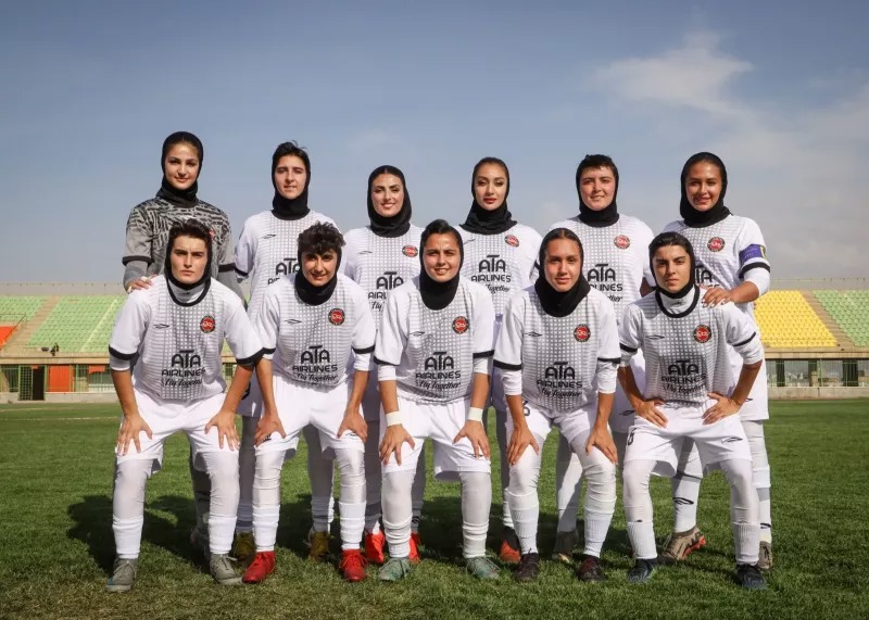 یک نیمه تاخیر برای زنان تراکتور