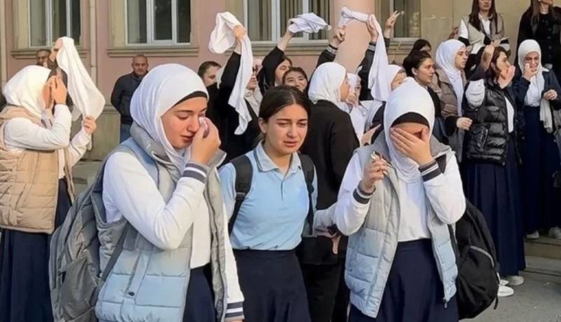 پیامدهای ممنوعیت ورود دانش‌آموزان محجبه به مدارس جمهوری آذربایجان