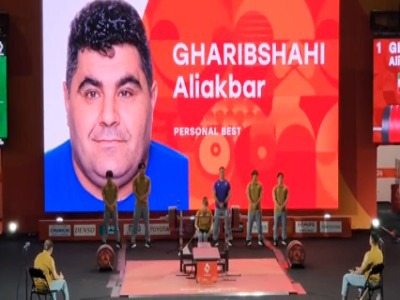 شروع مقتدرانه غریب‌شاهی با مهار وزنه ۲۴۵ کیلویی