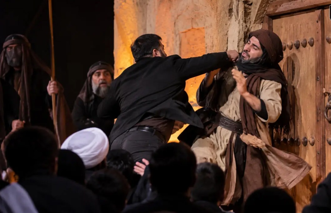 حمله عجیب مرد به بازیگر نمایش
