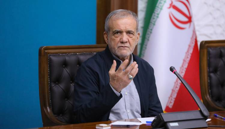 پزشکیان: ایران با جوانانش سربلند و استوار می‌ماند