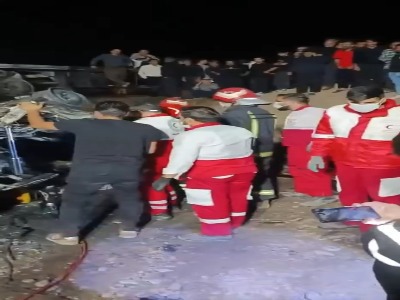 تصادف تریلر و ۲ خودرو در کاشان با ۹ جان باخته